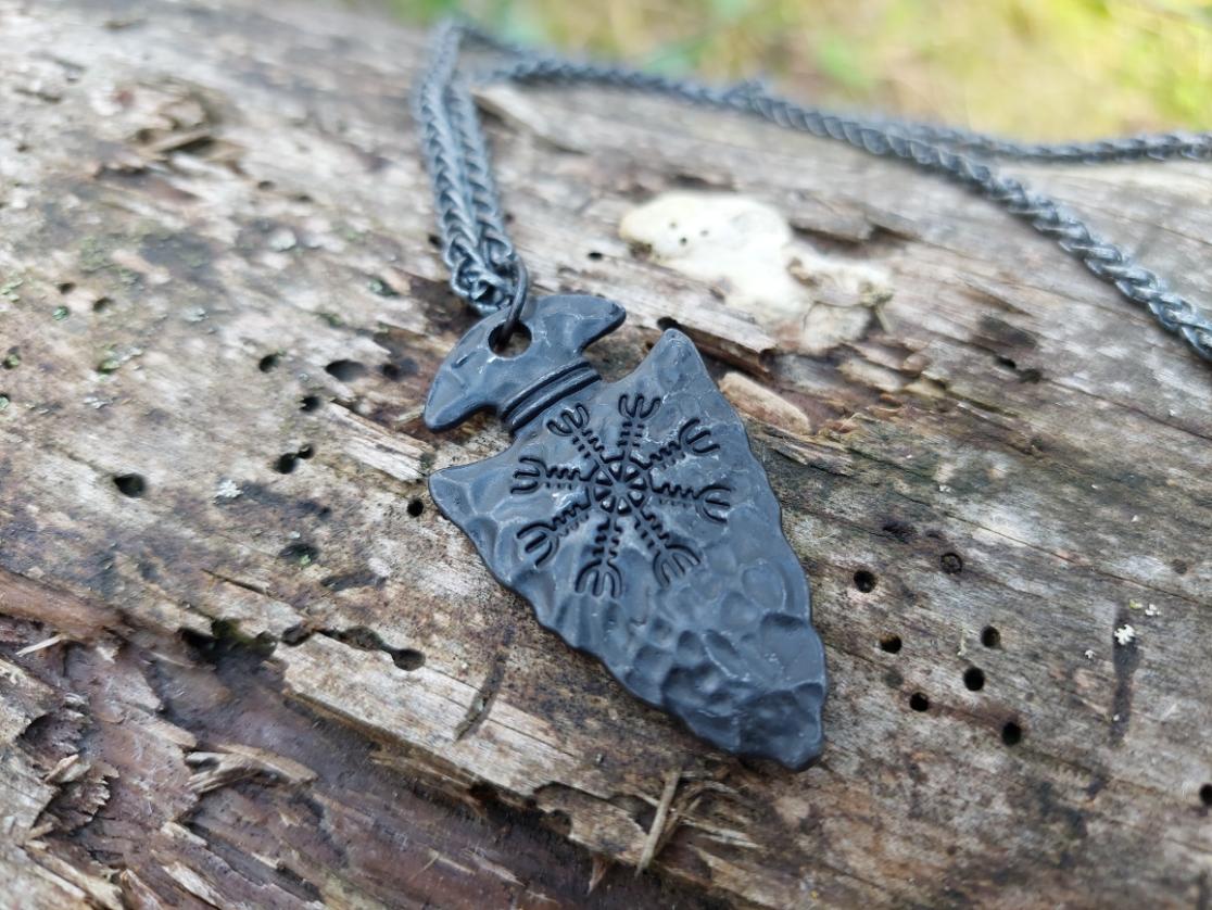 Vikingu amulets rūnas aizsardzības amuleti