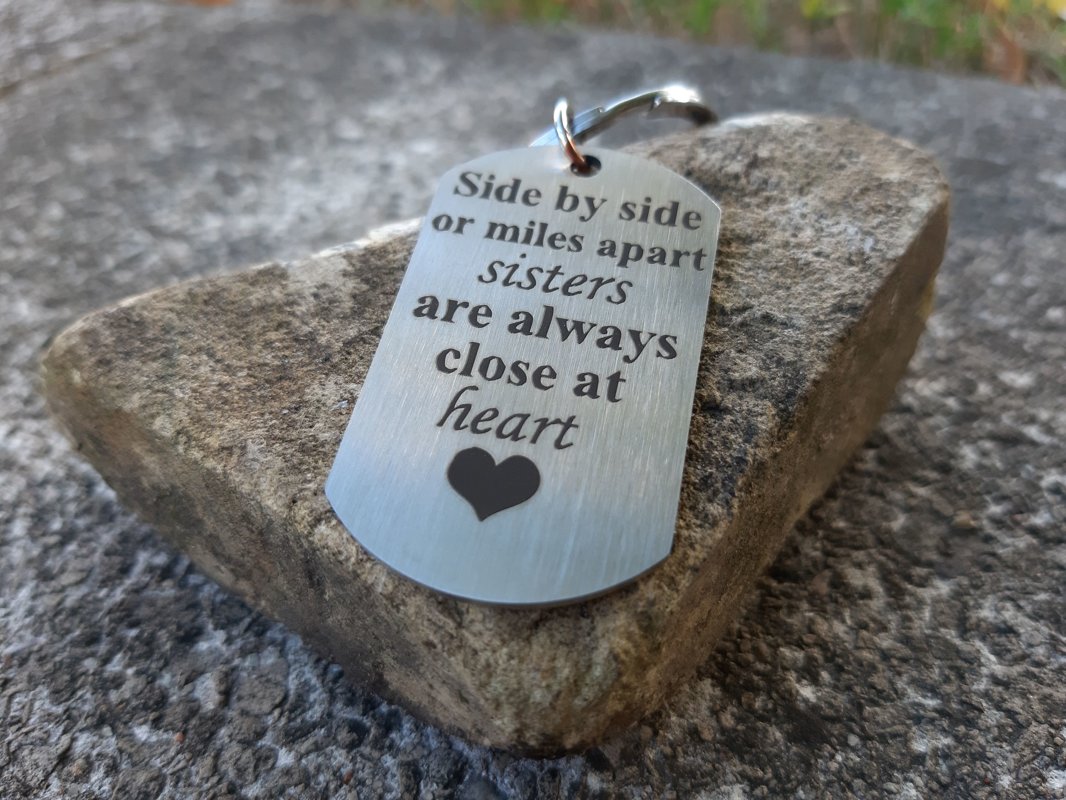 Atsēgu piekariņš ''Māsas''