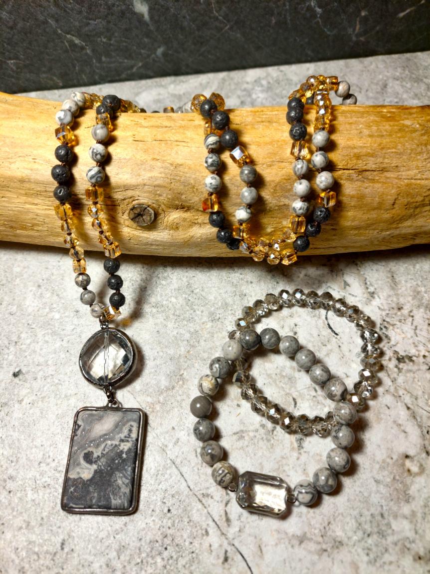 Pelēkās jašmas komplekts