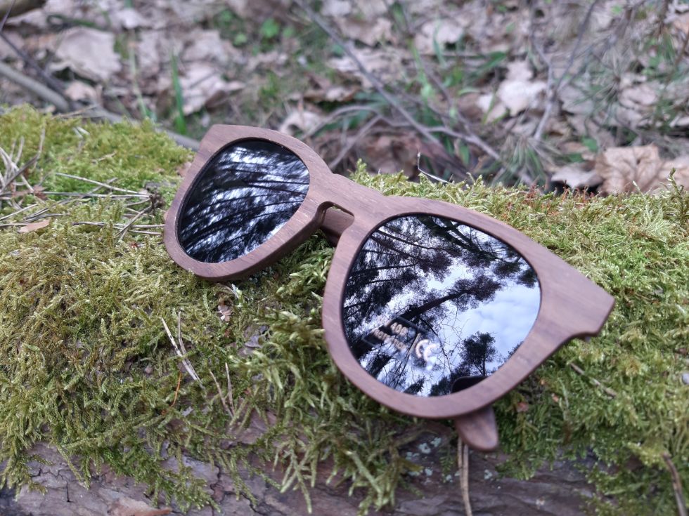 koka saulesbrilles no riekstkoka stilīgi aksesuāri saulesbrilles vīriešiem sievietēm koka izstrādājumi dāvanas suvenīri