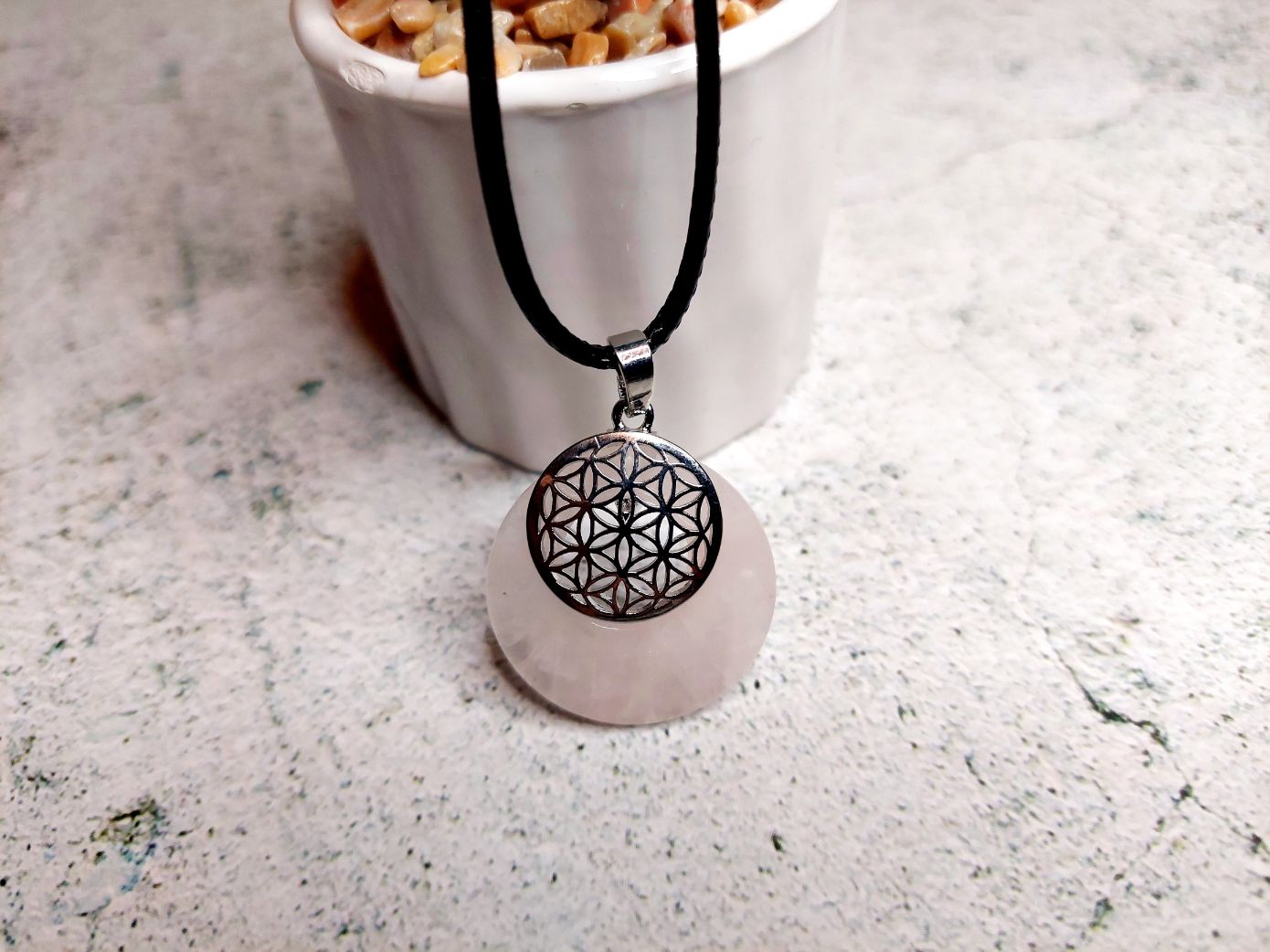 rozā kvarca kulons dzīvības sēkla sakrālā ģeometrija dabīgo akmeņu rotas