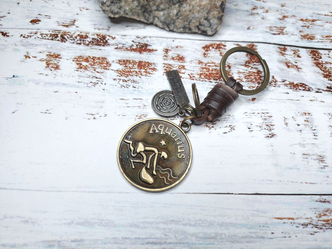 Atslēgu piekariņš ar Zodiaka zīmi Ūdensvīrs
