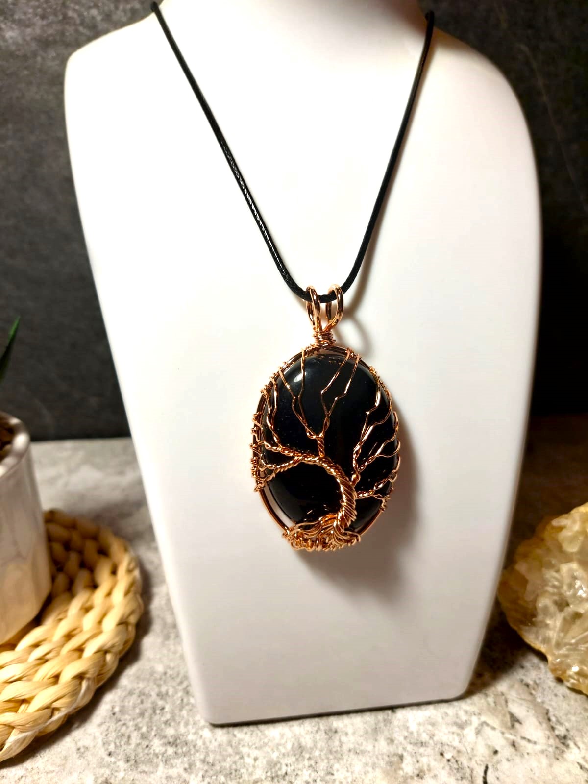 Dzīvības Koka kulons ar Melnā Ahāta akmeni