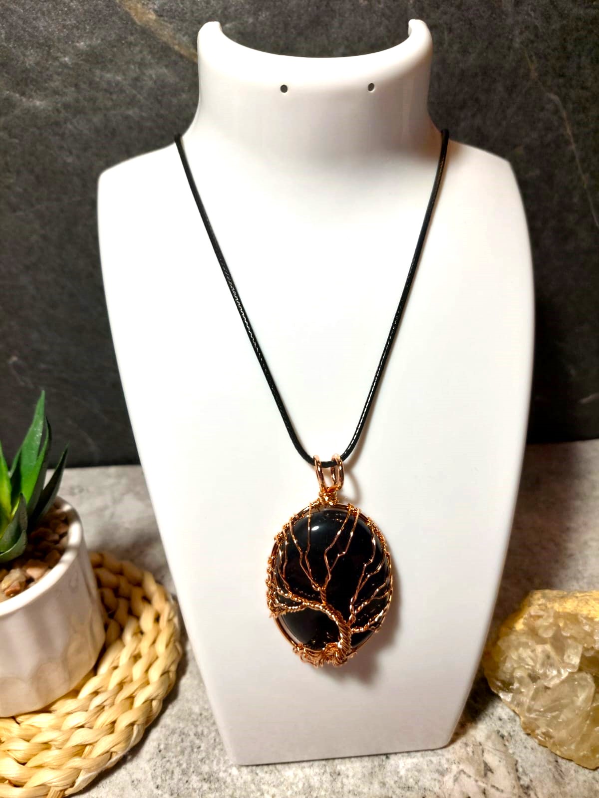 Dzīvības Koka kulons ar Melnā Ahāta akmeni