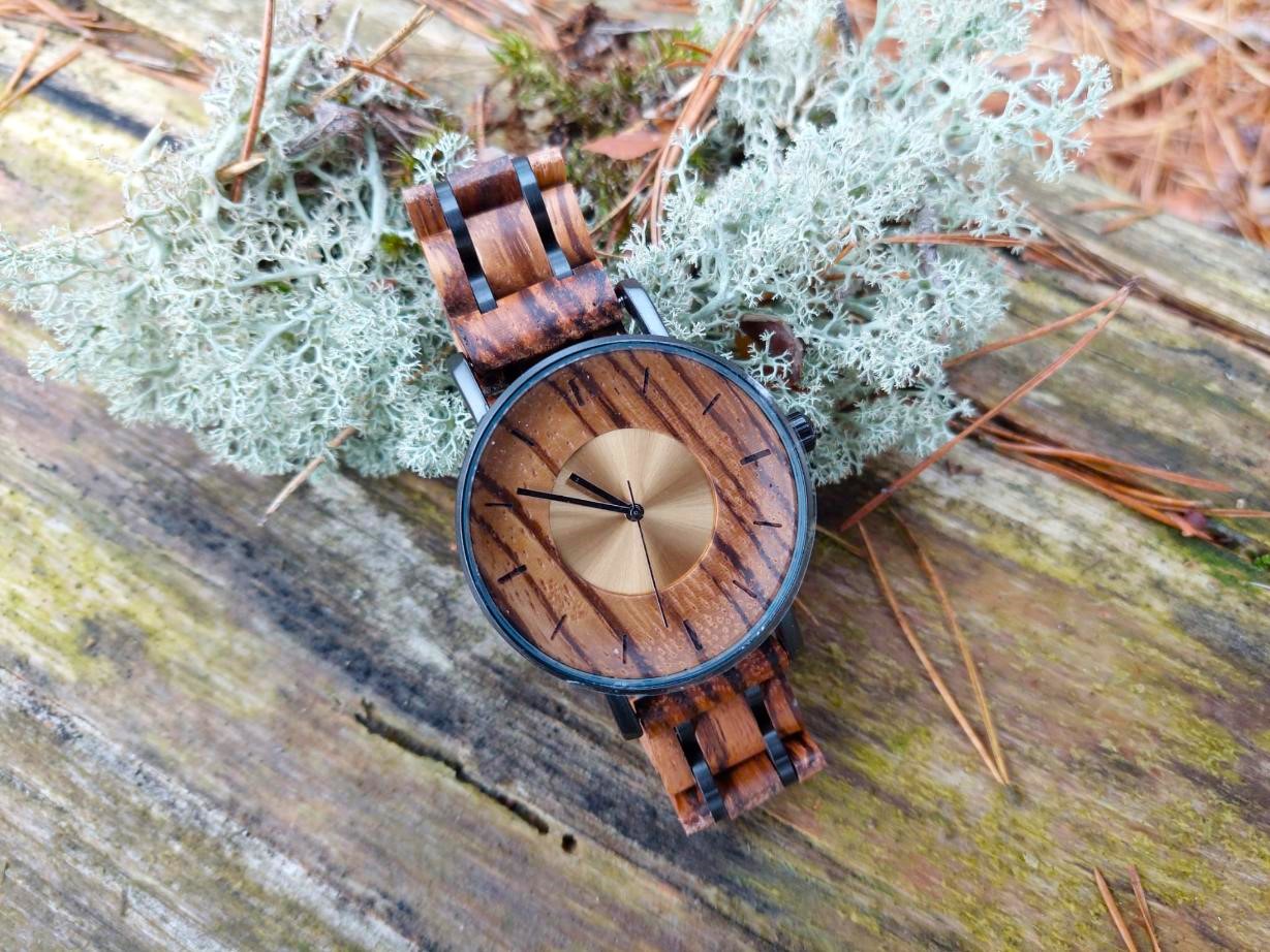 sieviešu vīriešu koka rokas pulkstenis