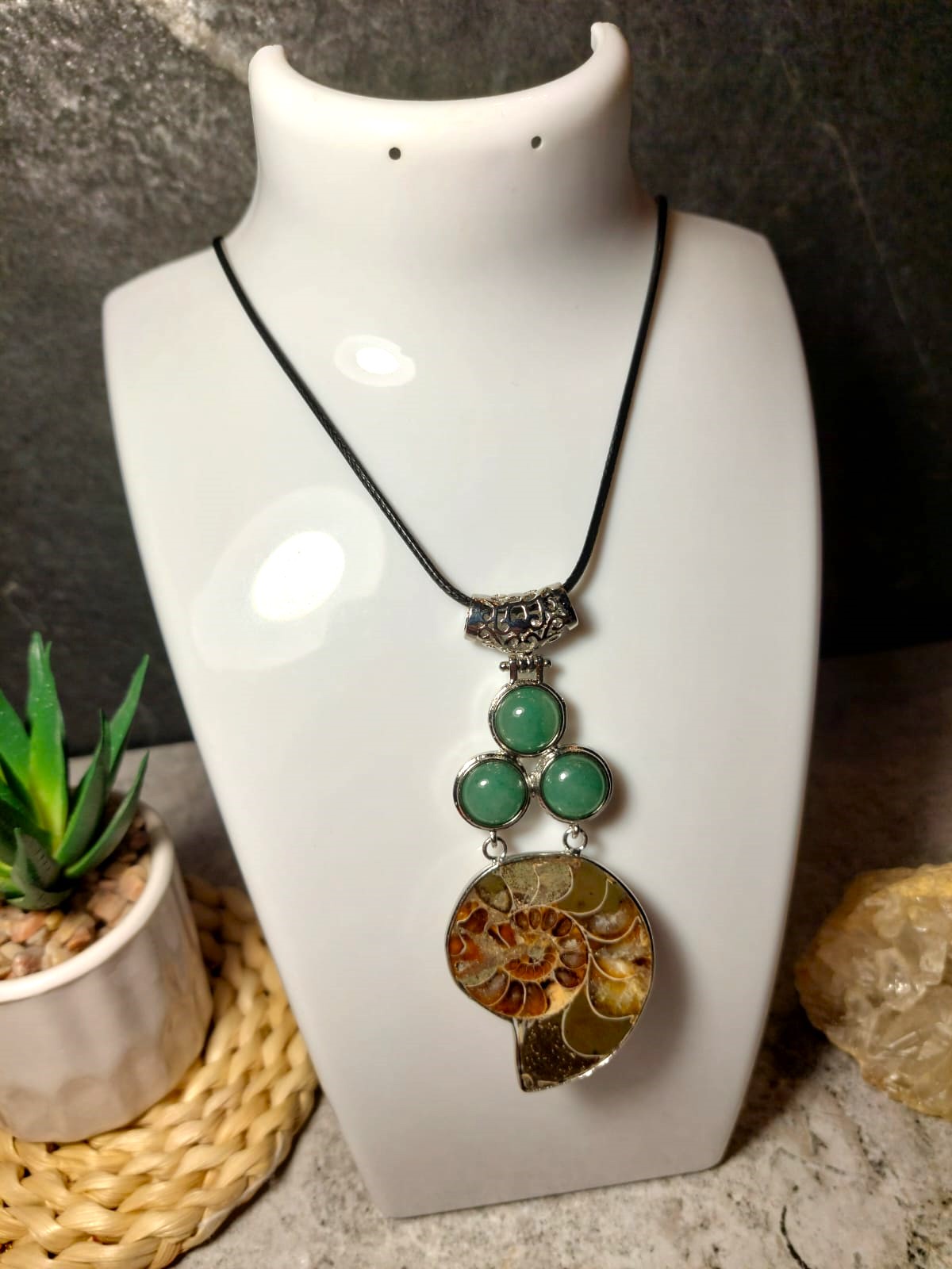 Amonīta kaklarota ar Aventurīna akmeni