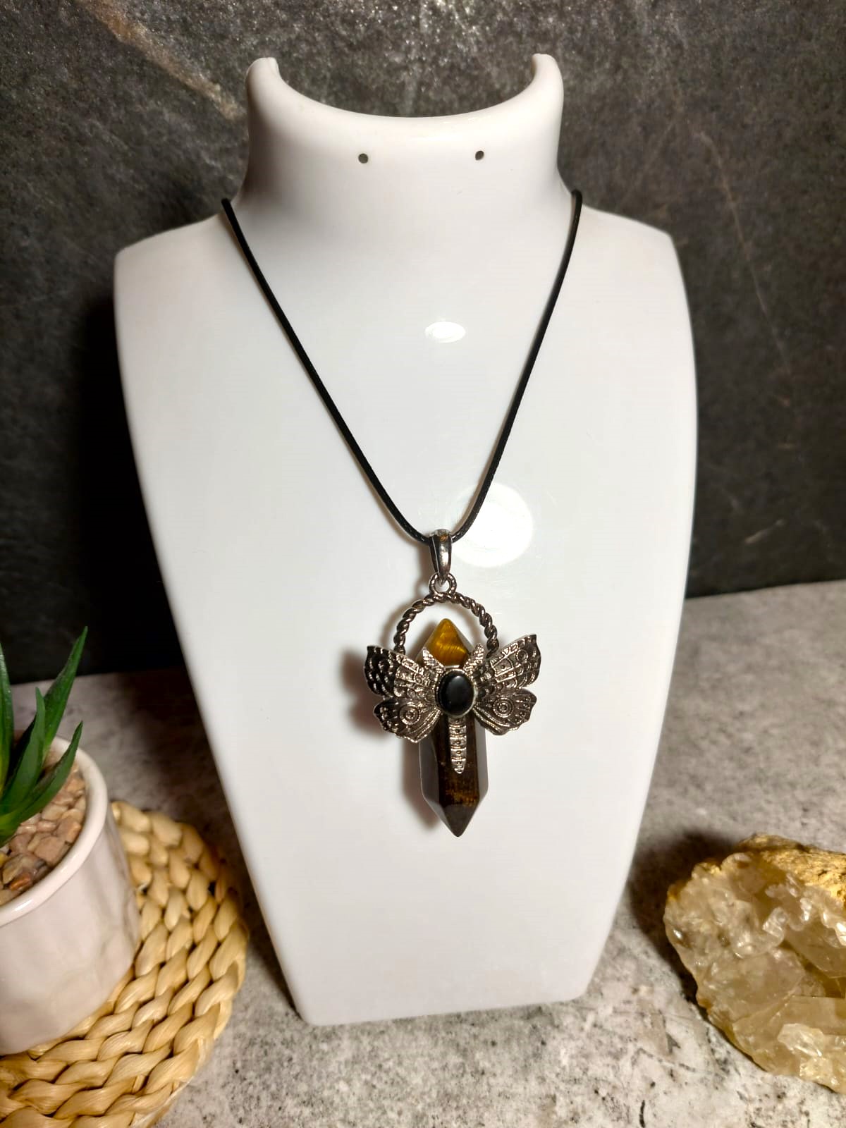 Tīģeracs Taureņa kulons