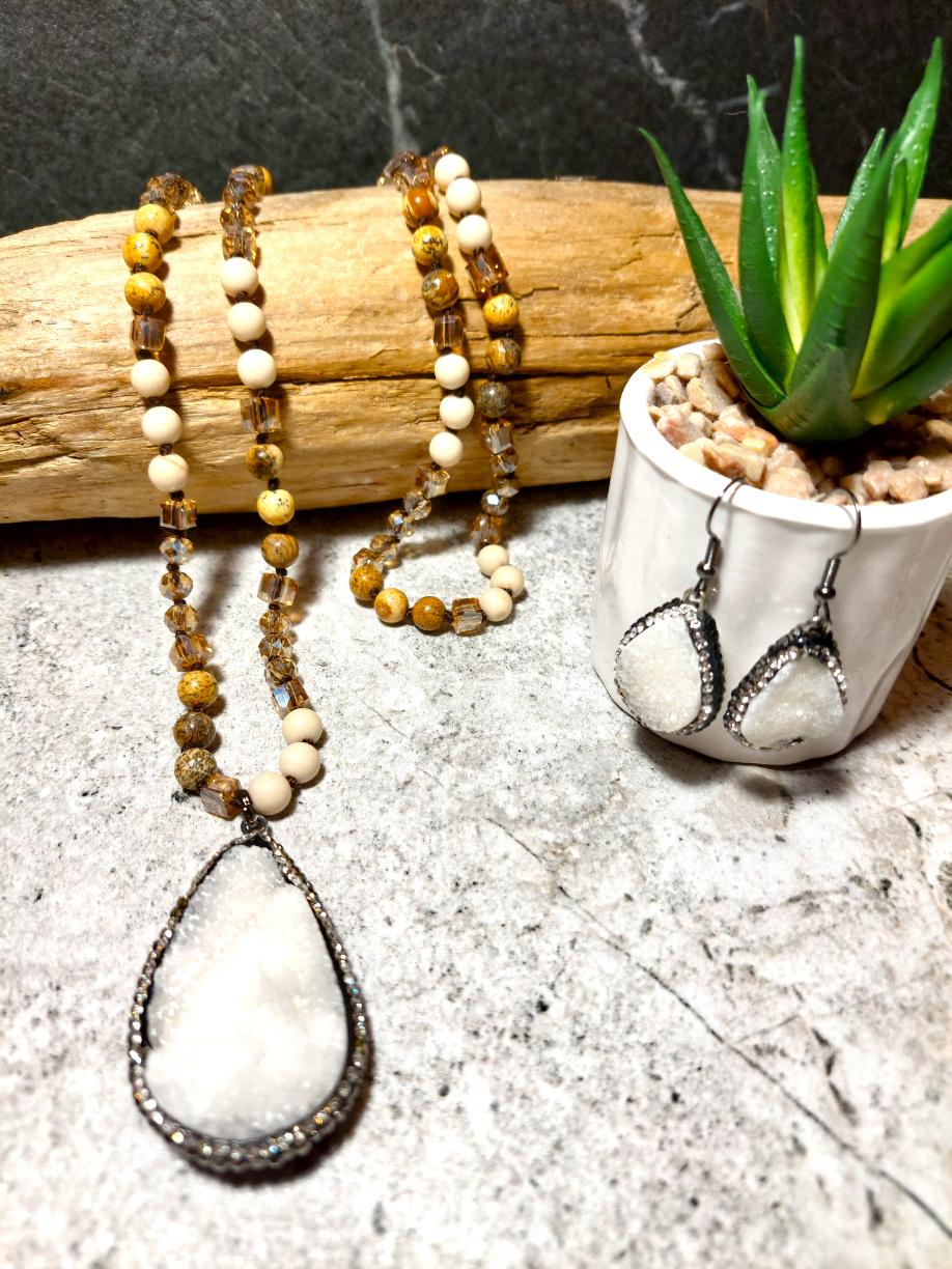 Kvarca drūza dabīgie akmeņi