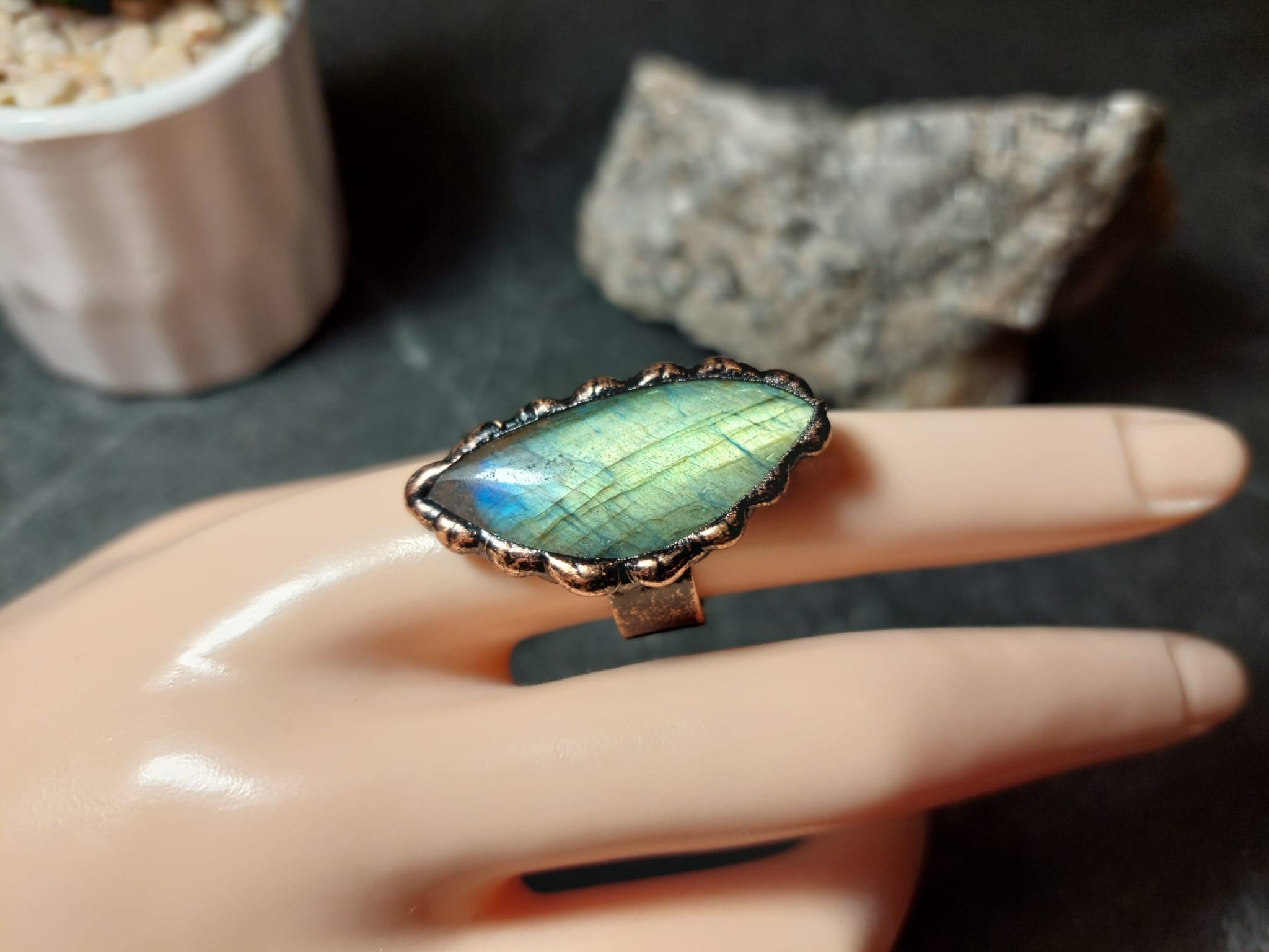 Spektrolīta gredzens vintāžas gredzens