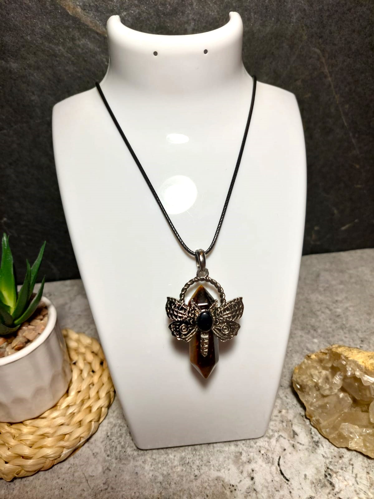 Tīģeracs Taureņa kulons