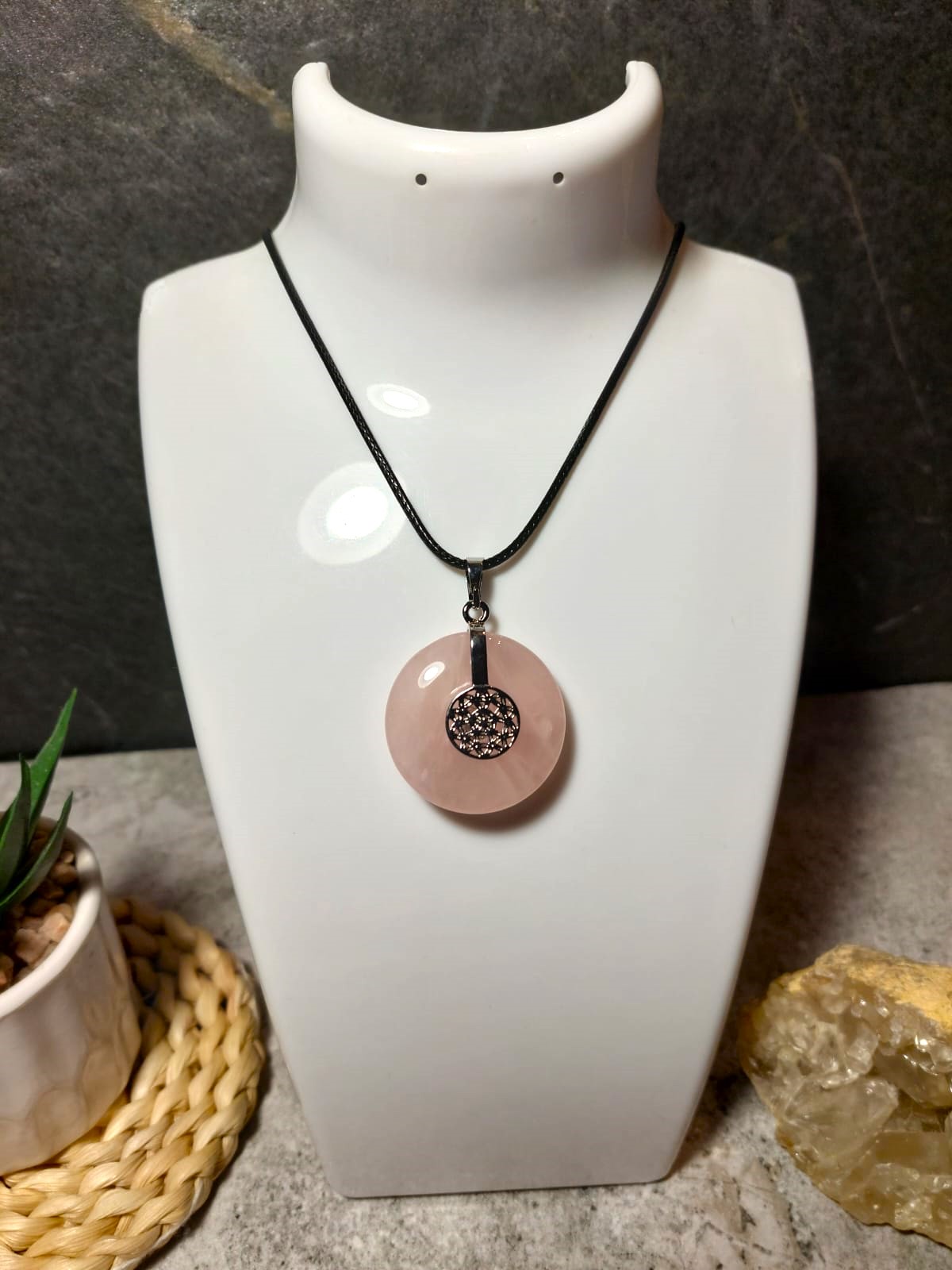 Rozā kvarca kulons Prana